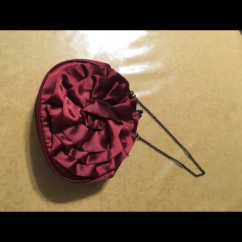 Pretty little purse, satin, chain handle, clip closure